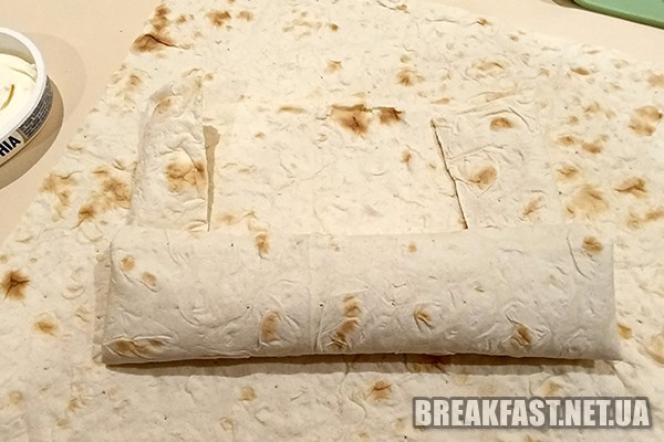 Завертаємо другу частину лавашу